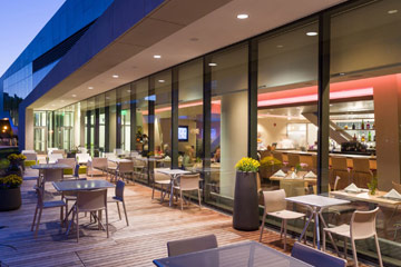 Photo of the patio of the Michelson and Morely restaurant at night