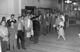 Black and white photo of students lining up to register for classes at Cleveland College in 1946