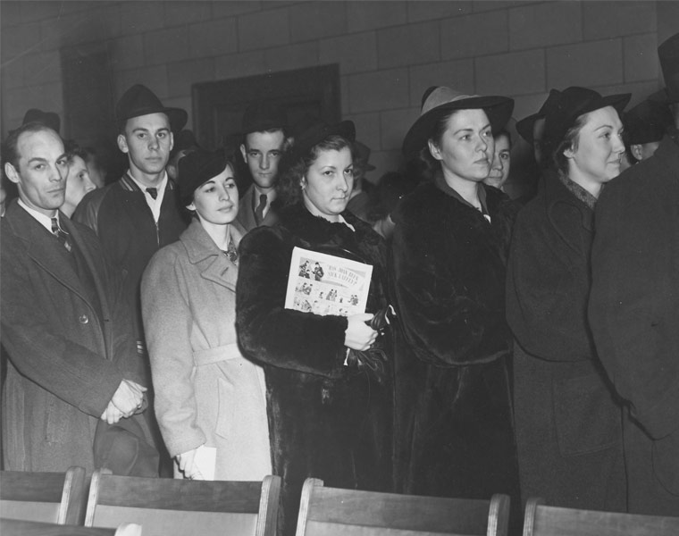 Black and white photo from the 1930s of students lining up to register for course
