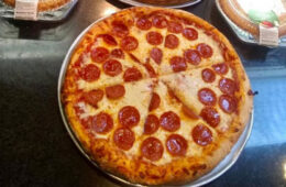 Photo of a pepperoni pizza at Edison's