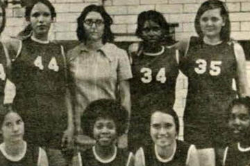 Black and white photo of the CWRU 1971-72 women's volleyball team, posed in two rows