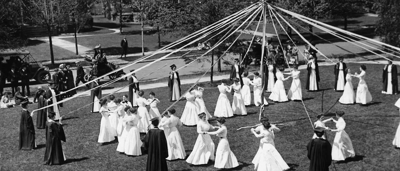 A crowd of students during May Day festivities in 1908.