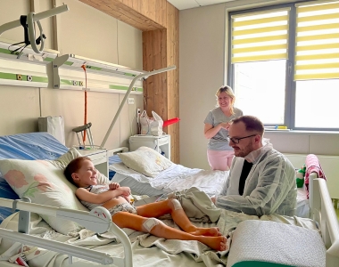 Roman Sheremeta in the hospital with a patient