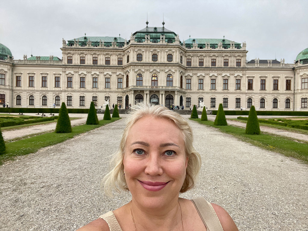 Photo of Marina Mandrikova at the Belvedere Palace in Vienna