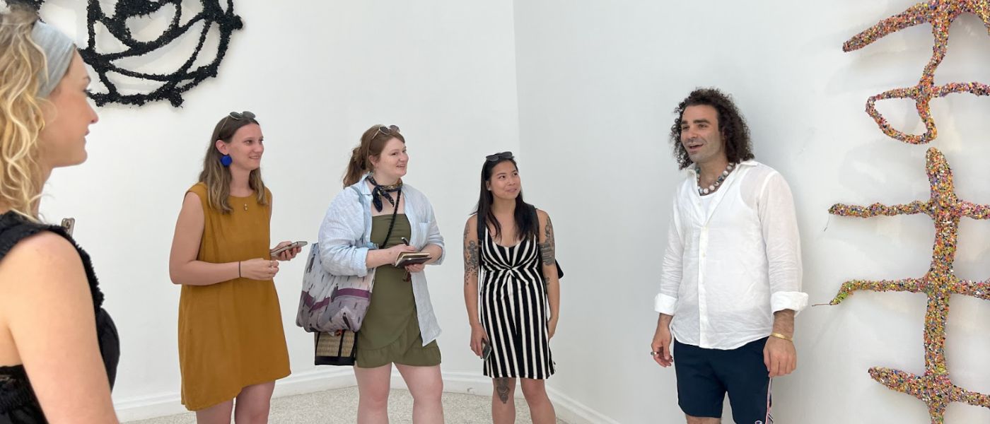 Students Rebekah Utian, Portia Silver, Katelyn Jones, Jess Long, and viewing work by Simon Anton in Venice, Italy.