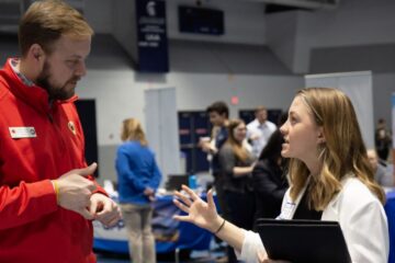 Photo of a student talking to an interviewer at the CWRU career fair in 2020.