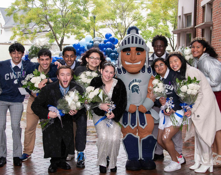 Photo of the 2023 CWRU homecoming court with Spartie