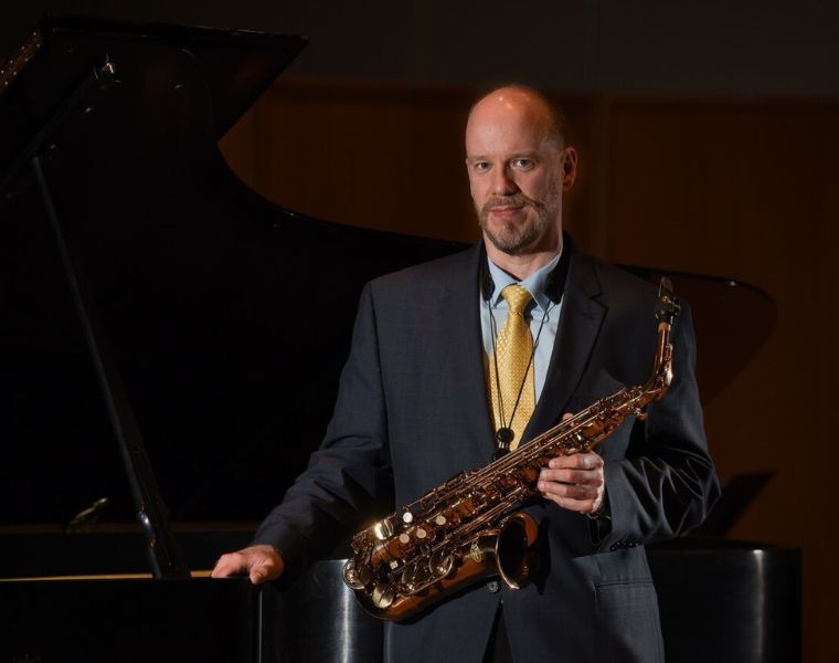 Photo of Greg Banaszak with his saxophone