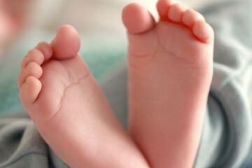 Close up on a photo of a sleeping baby's feet