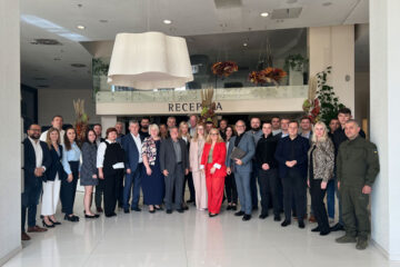 Michael Scharf poses for a photo with Ukrainian prosecutors and judges during a workshop